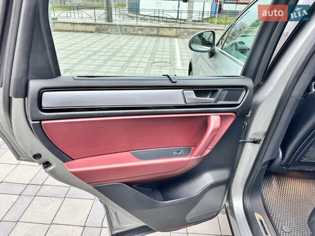 Серый Фольксваген Туарег, объемом двигателя 3 л и пробегом 228 тыс. км за 34900 $, фото 12 на Automoto.ua