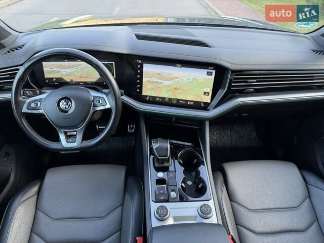 Серый Фольксваген Туарег, объемом двигателя 2.97 л и пробегом 139 тыс. км за 45900 $, фото 27 на Automoto.ua