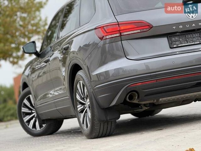 Серый Фольксваген Туарег, объемом двигателя 2.99 л и пробегом 200 тыс. км за 33700 $, фото 13 на Automoto.ua