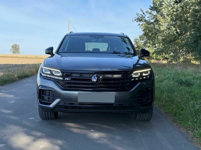 Серый Фольксваген Туарег, объемом двигателя 3 л и пробегом 32 тыс. км за 21600 $, фото 1 на Automoto.ua