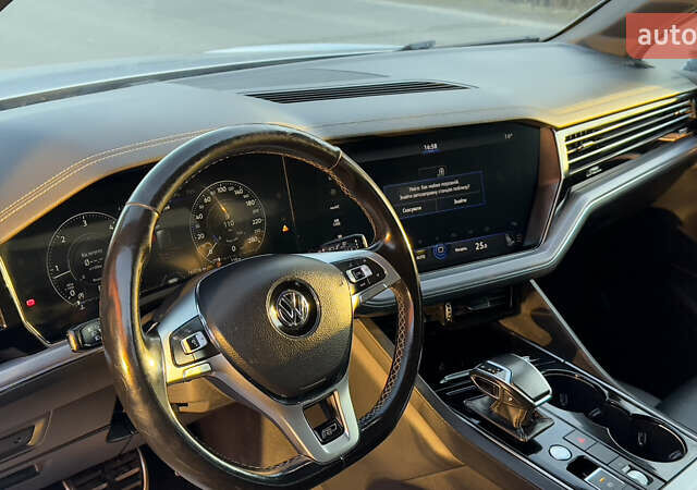 Серый Фольксваген Туарег, объемом двигателя 2.97 л и пробегом 163 тыс. км за 43800 $, фото 43 на Automoto.ua