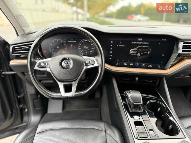 Серый Фольксваген Туарег, объемом двигателя 2.99 л и пробегом 200 тыс. км за 33700 $, фото 33 на Automoto.ua