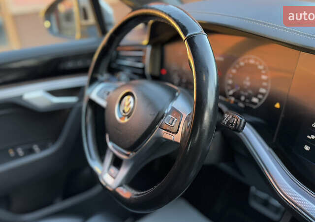 Серый Фольксваген Туарег, объемом двигателя 2.97 л и пробегом 163 тыс. км за 43800 $, фото 80 на Automoto.ua