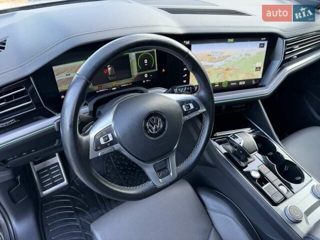 Серый Фольксваген Туарег, объемом двигателя 2.97 л и пробегом 139 тыс. км за 45900 $, фото 34 на Automoto.ua