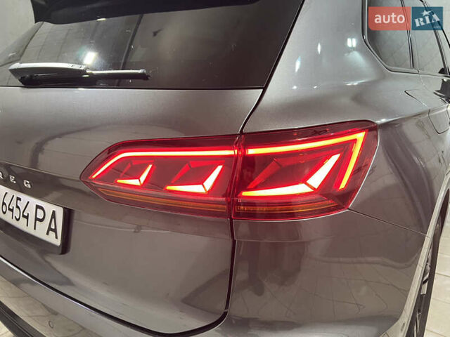 Серый Фольксваген Туарег, объемом двигателя 2.97 л и пробегом 225 тыс. км за 43900 $, фото 22 на Automoto.ua