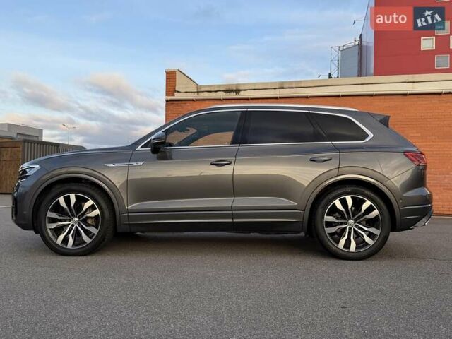 Серый Фольксваген Туарег, объемом двигателя 2.97 л и пробегом 139 тыс. км за 45900 $, фото 6 на Automoto.ua