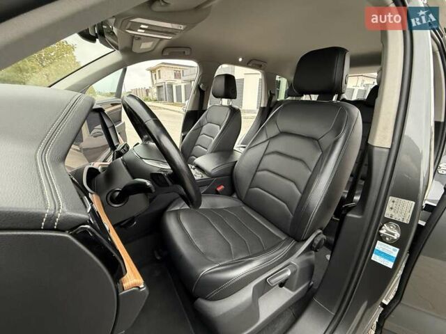 Серый Фольксваген Туарег, объемом двигателя 2.99 л и пробегом 200 тыс. км за 33700 $, фото 52 на Automoto.ua