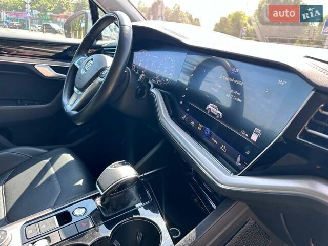 Серый Фольксваген Туарег, объемом двигателя 2.99 л и пробегом 69 тыс. км за 44999 $, фото 16 на Automoto.ua