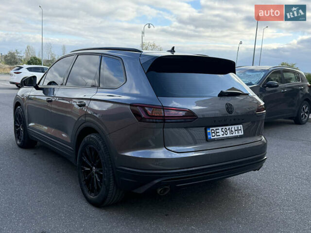 Серый Фольксваген Туарег, объемом двигателя 3 л и пробегом 106 тыс. км за 44700 $, фото 68 на Automoto.ua