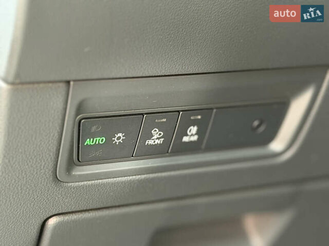 Серый Фольксваген Туарег, объемом двигателя 3 л и пробегом 110 тыс. км за 39900 $, фото 16 на Automoto.ua