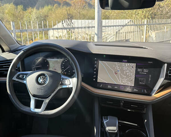 Сірий Фольксваген Туарег, об'ємом двигуна 2.97 л та пробігом 184 тис. км за 39500 $, фото 42 на Automoto.ua