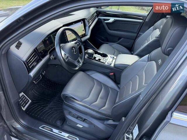 Серый Фольксваген Туарег, объемом двигателя 2.97 л и пробегом 139 тыс. км за 45900 $, фото 36 на Automoto.ua