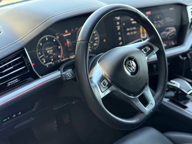 Серый Фольксваген Туарег, объемом двигателя 3 л и пробегом 32 тыс. км за 21600 $, фото 10 на Automoto.ua