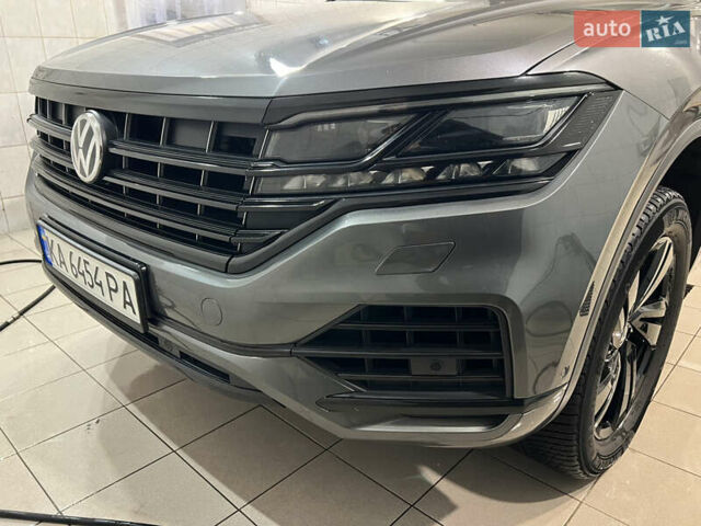 Серый Фольксваген Туарег, объемом двигателя 2.97 л и пробегом 225 тыс. км за 43900 $, фото 5 на Automoto.ua
