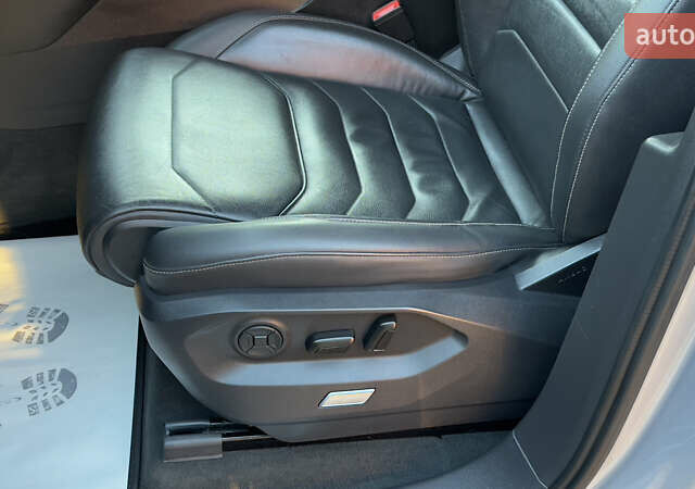 Серый Фольксваген Туарег, объемом двигателя 2.97 л и пробегом 163 тыс. км за 43800 $, фото 38 на Automoto.ua