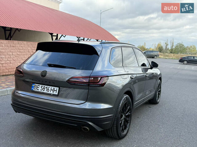 Серый Фольксваген Туарег, объемом двигателя 3 л и пробегом 106 тыс. км за 44700 $, фото 64 на Automoto.ua