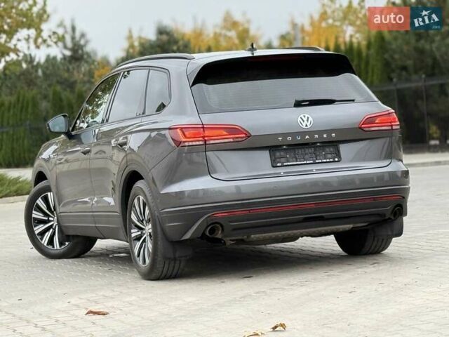 Серый Фольксваген Туарег, объемом двигателя 2.99 л и пробегом 200 тыс. км за 33700 $, фото 9 на Automoto.ua