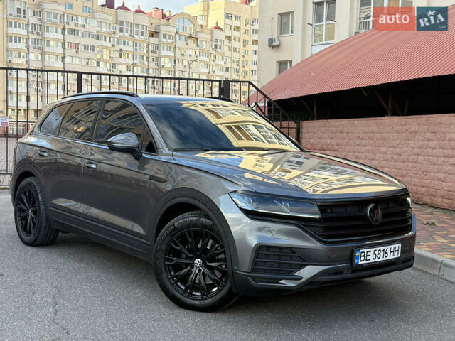 Серый Фольксваген Туарег, объемом двигателя 3 л и пробегом 106 тыс. км за 44700 $, фото 47 на Automoto.ua