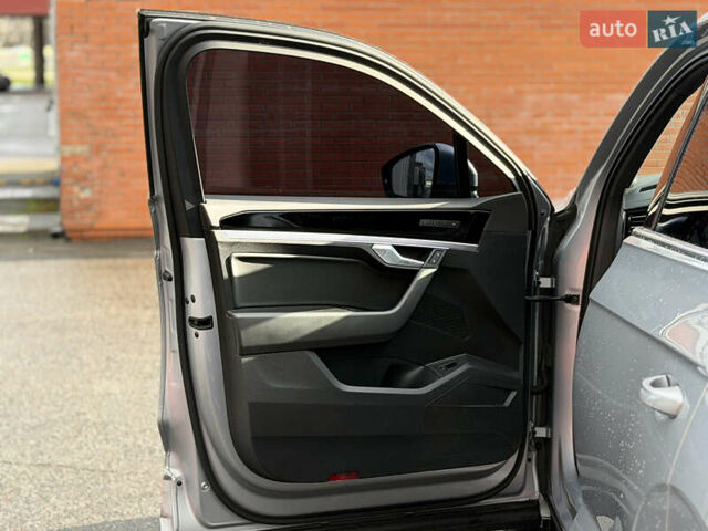 Серый Фольксваген Туарег, объемом двигателя 3 л и пробегом 110 тыс. км за 39900 $, фото 22 на Automoto.ua