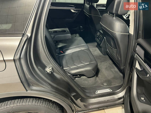 Серый Фольксваген Туарег, объемом двигателя 2.97 л и пробегом 225 тыс. км за 43900 $, фото 28 на Automoto.ua