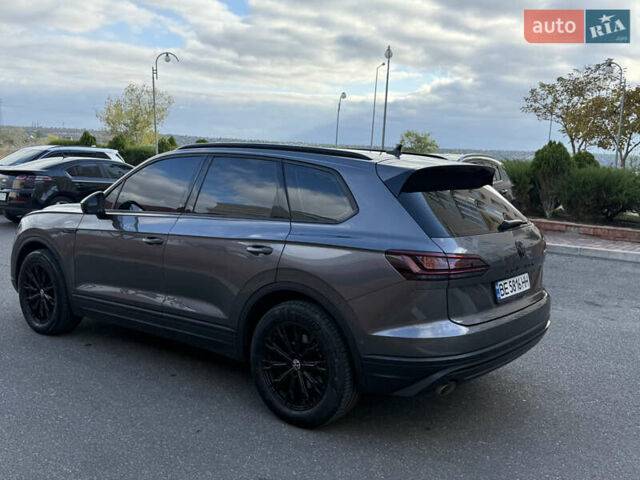 Серый Фольксваген Туарег, объемом двигателя 3 л и пробегом 106 тыс. км за 44700 $, фото 71 на Automoto.ua