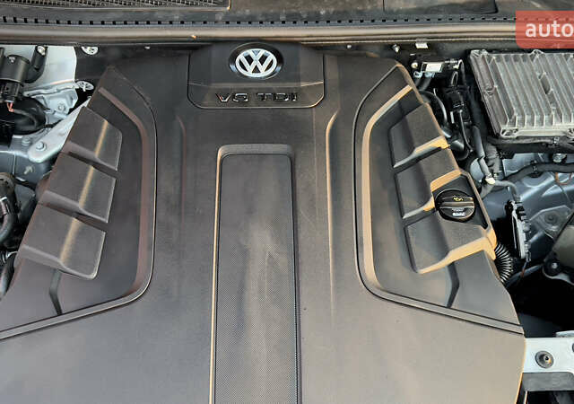 Серый Фольксваген Туарег, объемом двигателя 2.97 л и пробегом 163 тыс. км за 43800 $, фото 92 на Automoto.ua