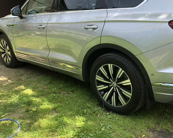 Сірий Фольксваген Туарег, об'ємом двигуна 2.97 л та пробігом 184 тис. км за 39500 $, фото 5 на Automoto.ua