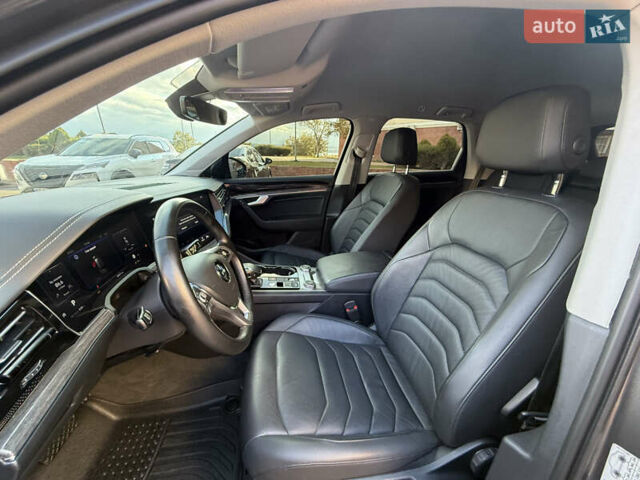 Серый Фольксваген Туарег, объемом двигателя 3 л и пробегом 106 тыс. км за 44700 $, фото 34 на Automoto.ua