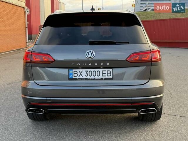 Серый Фольксваген Туарег, объемом двигателя 2.97 л и пробегом 139 тыс. км за 45900 $, фото 4 на Automoto.ua