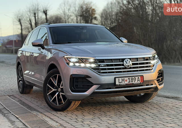 Серый Фольксваген Туарег, объемом двигателя 2.97 л и пробегом 163 тыс. км за 43800 $, фото 2 на Automoto.ua