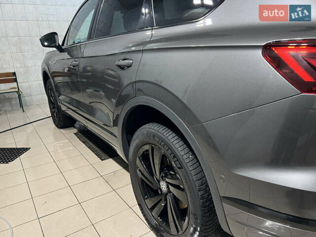 Серый Фольксваген Туарег, объемом двигателя 2.97 л и пробегом 225 тыс. км за 43900 $, фото 11 на Automoto.ua