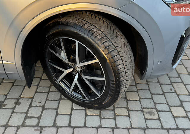 Серый Фольксваген Туарег, объемом двигателя 2.97 л и пробегом 163 тыс. км за 43800 $, фото 25 на Automoto.ua