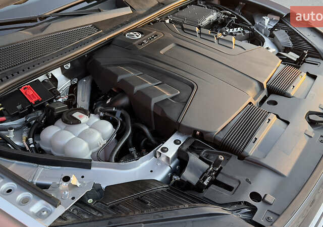 Серый Фольксваген Туарег, объемом двигателя 2.97 л и пробегом 163 тыс. км за 43800 $, фото 91 на Automoto.ua