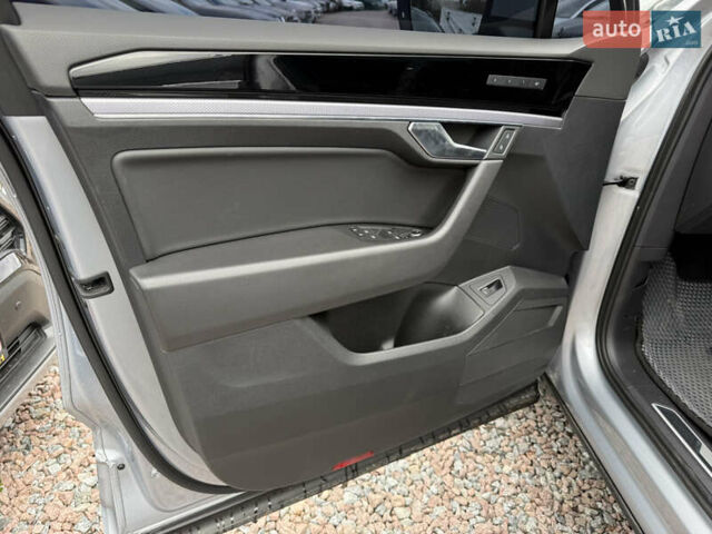 Серый Фольксваген Туарег, объемом двигателя 3 л и пробегом 109 тыс. км за 39700 $, фото 21 на Automoto.ua