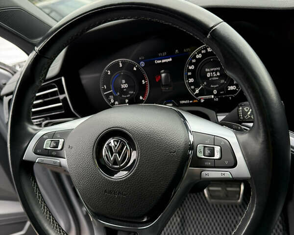 Серый Фольксваген Туарег, объемом двигателя 3 л и пробегом 109 тыс. км за 39700 $, фото 28 на Automoto.ua