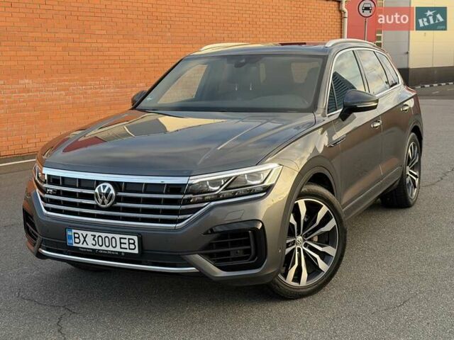 Серый Фольксваген Туарег, объемом двигателя 2.97 л и пробегом 139 тыс. км за 45900 $, фото 2 на Automoto.ua