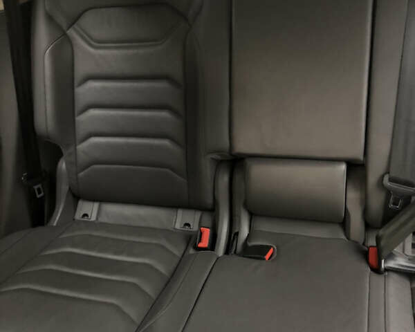 Сірий Фольксваген Туарег, об'ємом двигуна 2.97 л та пробігом 184 тис. км за 39500 $, фото 20 на Automoto.ua