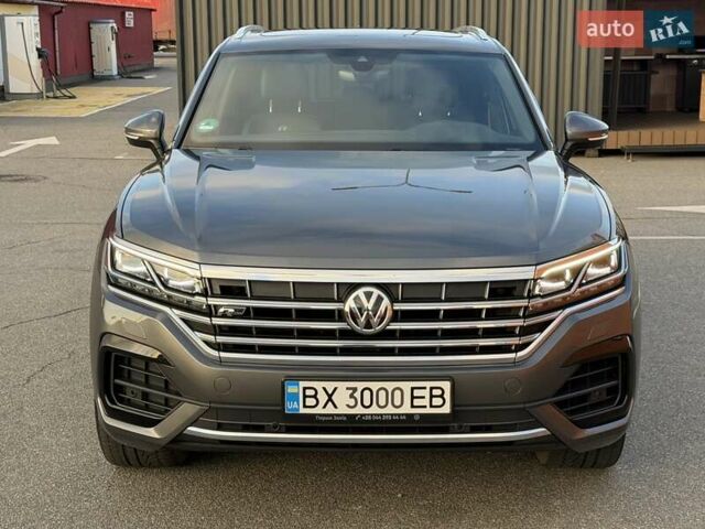 Серый Фольксваген Туарег, объемом двигателя 2.97 л и пробегом 139 тыс. км за 45900 $, фото 1 на Automoto.ua