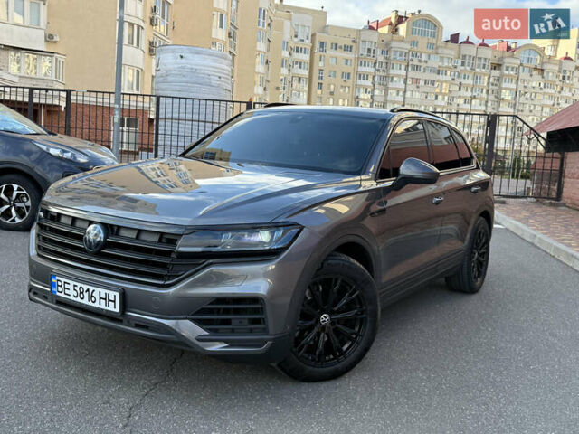 Серый Фольксваген Туарег, объемом двигателя 3 л и пробегом 106 тыс. км за 44700 $, фото 43 на Automoto.ua