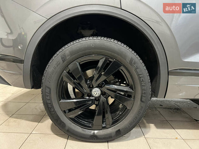 Серый Фольксваген Туарег, объемом двигателя 2.97 л и пробегом 225 тыс. км за 43900 $, фото 17 на Automoto.ua