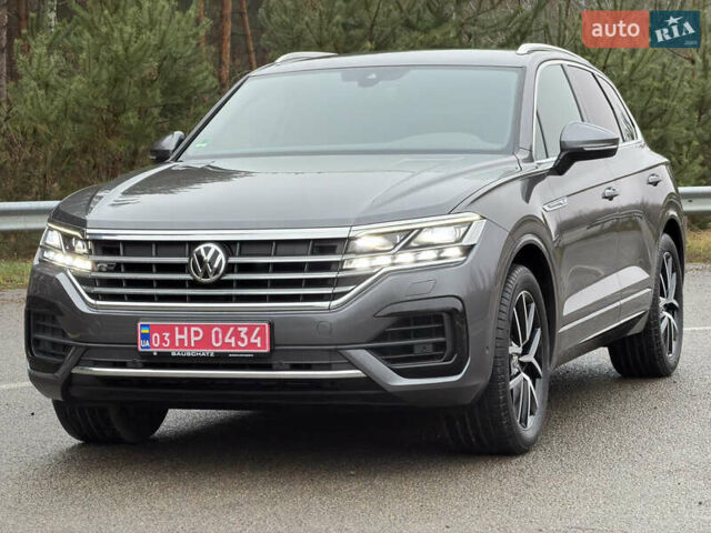 Сірий Фольксваген Туарег, об'ємом двигуна 3 л та пробігом 45 тис. км за 59999 $, фото 1 на Automoto.ua