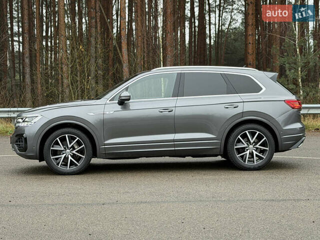 Сірий Фольксваген Туарег, об'ємом двигуна 3 л та пробігом 45 тис. км за 59999 $, фото 3 на Automoto.ua