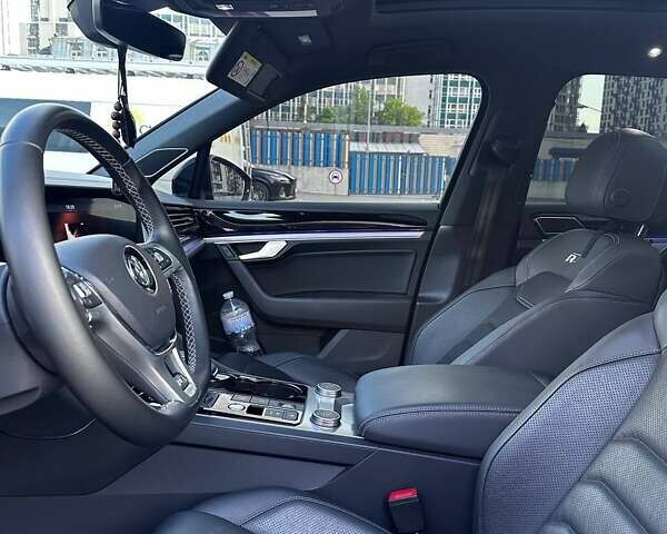 Сірий Фольксваген Туарег, об'ємом двигуна 3.96 л та пробігом 140 тис. км за 58000 $, фото 8 на Automoto.ua