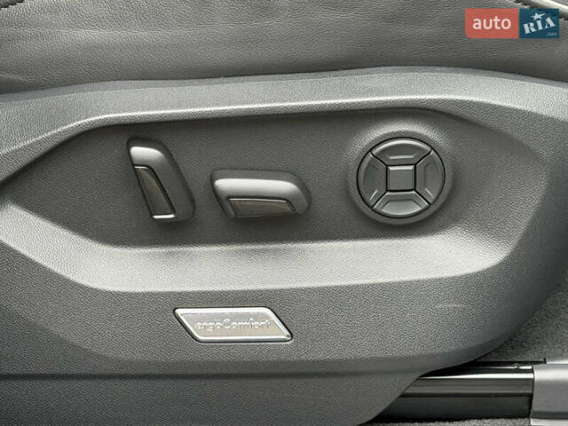 Сірий Фольксваген Туарег, об'ємом двигуна 3 л та пробігом 45 тис. км за 59999 $, фото 91 на Automoto.ua