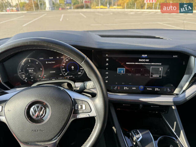 Серый Фольксваген Туарег, объемом двигателя 2.97 л и пробегом 214 тыс. км за 46700 $, фото 21 на Automoto.ua