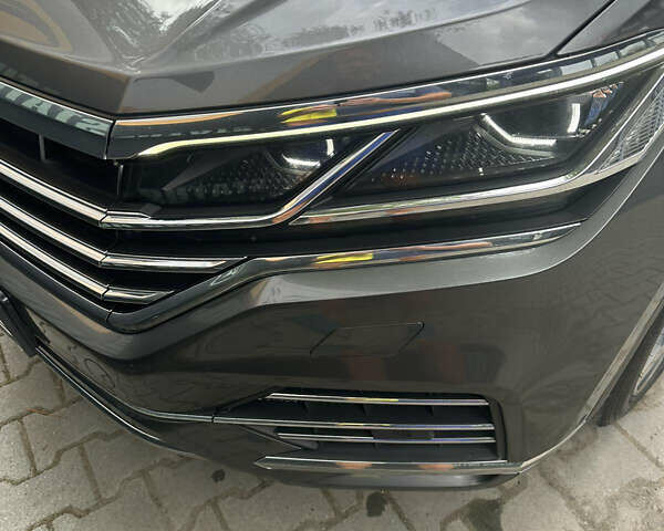 Серый Фольксваген Туарег, объемом двигателя 2.97 л и пробегом 135 тыс. км за 52000 $, фото 7 на Automoto.ua