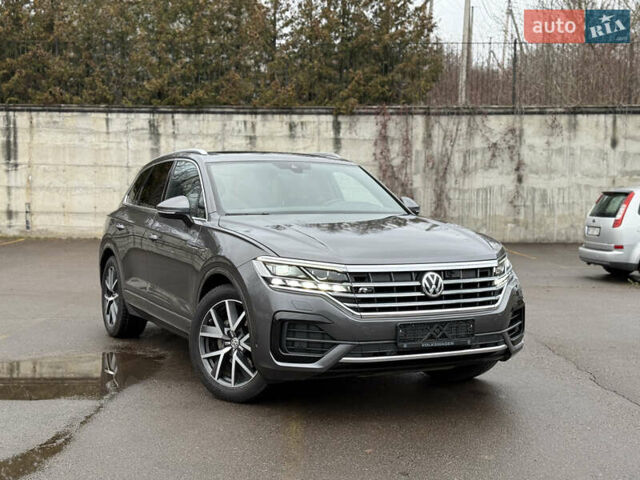 Серый Фольксваген Туарег, объемом двигателя 3 л и пробегом 85 тыс. км за 56500 $, фото 1 на Automoto.ua