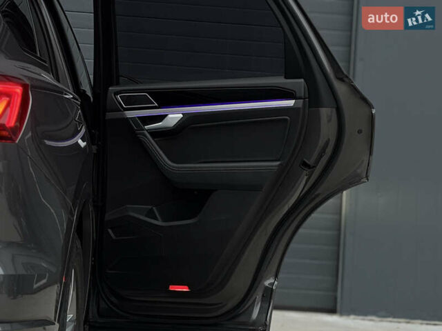 Сірий Фольксваген Туарег, об'ємом двигуна 3 л та пробігом 182 тис. км за 46000 $, фото 43 на Automoto.ua