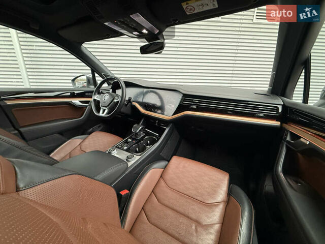 Серый Фольксваген Туарег, объемом двигателя 3 л и пробегом 85 тыс. км за 56500 $, фото 51 на Automoto.ua