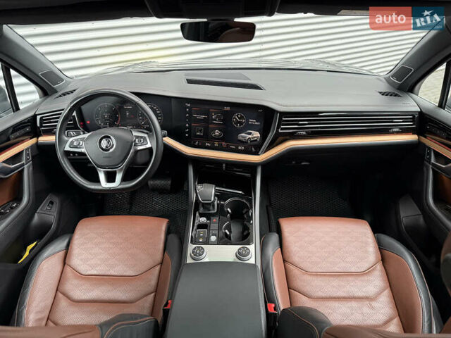 Серый Фольксваген Туарег, объемом двигателя 3 л и пробегом 85 тыс. км за 56500 $, фото 55 на Automoto.ua